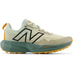 Buty damskie New Balance FuelCell Venym WTVNYMD1 – beżowe. Brązowe obuwie sportowe damskie New Balance, bez wzorów, z materiału, do biegania. Za 449.99 zł.