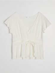 Bluzka z domieszką lnu - kremowy. Białe bluzki damskie Sinsay, l, bez wzorów, bez kołnierzyka, bez ramiączek. Za 39.99 zł.