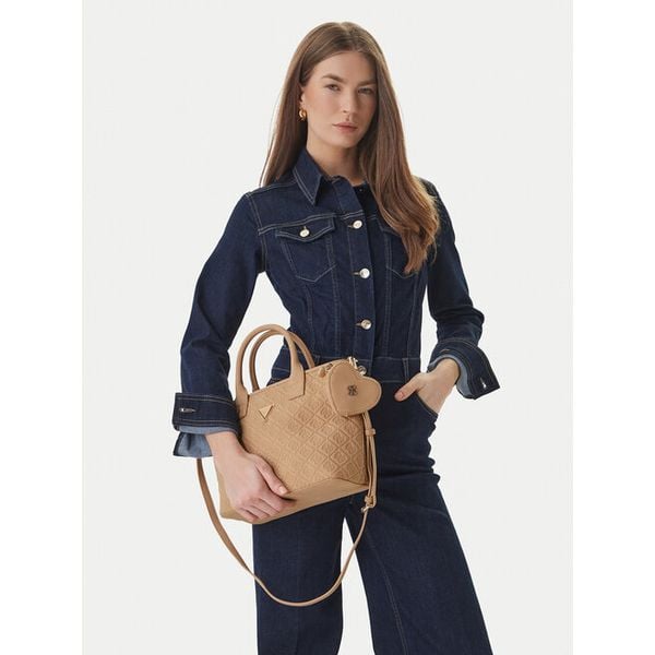 Torebka Guess. Czarne torebki do ręki damskie Guess, z aplikacjami, bez dodatków. Za 442.99 zł.