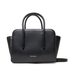 Torebka Calvin Klein. Czarne torebki do ręki damskie Calvin Klein, bez wzorów, klasyczne, bez dodatków. Za 809.99 zł.