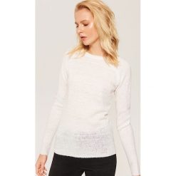 Sweter ze sztucznymi perłami - Kremowy. Białe swetry damskie House. Za 59.99 zł.
