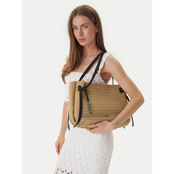 Torebka DKNY. Brązowe torebki do ręki damskie DKNY, bez wzorów, klasyczne, bez dodatków. Za 558.99 zł.