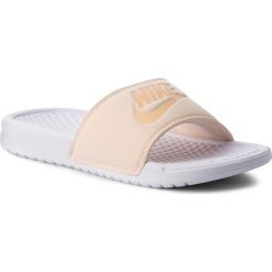 Klapki NIKE - Benassi Jdi Pastel Qs AA4150 800 Orange Quartz/Ice Peach/White. Klapki damskie marki Nike. W wyprzedaży za 129.00 zł.