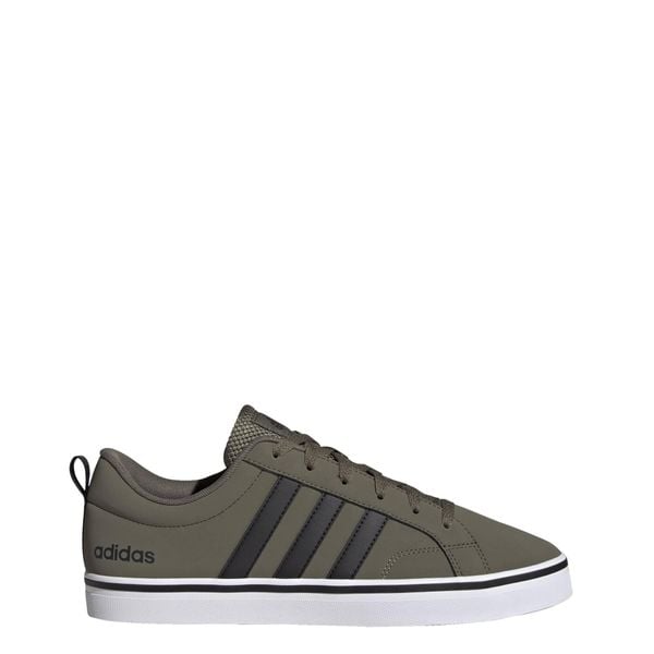 Buty VS Pace 2.0. Białe trekkingi męskie Adidas, trekkingowe. Za 239.00 zł.