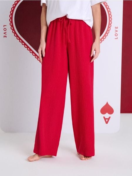 Spodnie od piżamy z muślinowej bawełny - czerwony. Czerwone piżamy damskie Sinsay, l, bez wzorów, z bawełny, bez ramiączek. Za 29.99 zł.