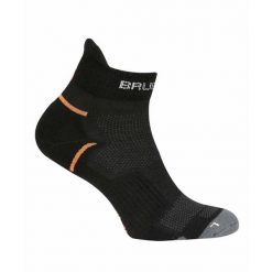 Skarpety do biegania damskie Brubeck Running Light. Czarne skarpety damskie Brubeck, bez wzorów, z bawełny. Za 34.99 zł.
