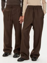 AMI Paris Spodnie materiałowe UTR212.WV0018 Brązowy Relaxed Fit. Brązowe spodnie materiałowe damskie AMI PARIS, m, bez wzorów, z materiału. Za 1,049.00 zł.