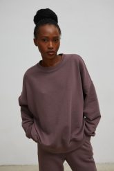 Bluza damska o kroju regular fit w kolorze BROWNIE CAKE - PHENIX. Bluzy damskie Marsala, uniwersalny, bez wzorów, z bawełny, bez kaptura. Za 259.90 zł.