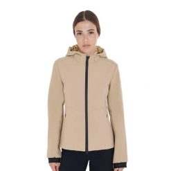 Damska kurtka softshell slim fit z ukrytymi kieszeniami. Brązowe kurtki damskie EQUESTRO, xl, bez wzorów, z materiału, bez kaptura. Za 401.90 zł.