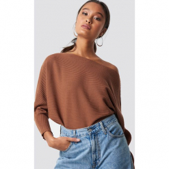Trendyol Sweter z odkrytymi ramionami - Brown. Brązowe swetry damskie Trendyol, z dzianiny. Za 80.95 zł.