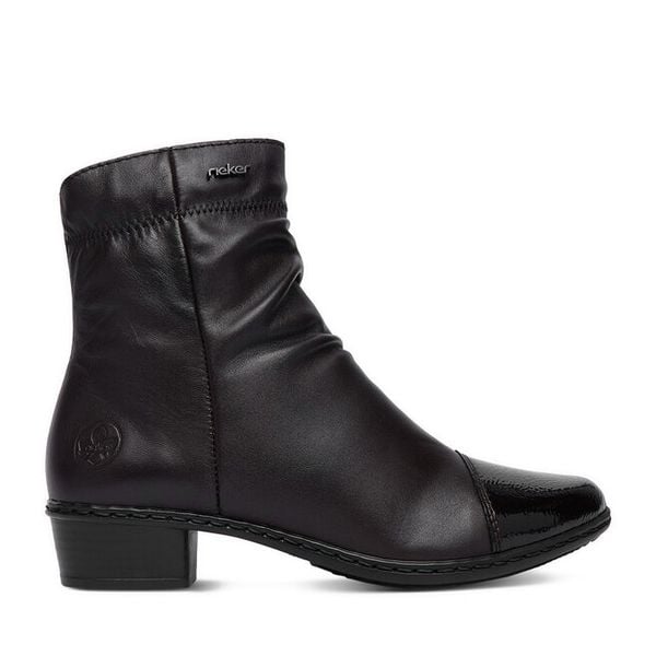 Botki Rieker. Brązowe botki damskie Rieker, bez obcasa, na słupku, bez zapięcia. Za 379.99 zł.