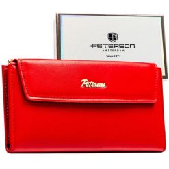 Czerwony portfel damski ze skóry ekologicznej zamykany zatrzaskiem - Peterson. Czerwone portfele damskie Peterson, bez wzorów, ze skóry ekologicznej. Za 94.99 zł.
