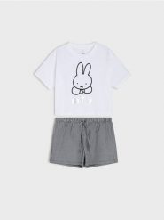 Bawełniana piżama dwuczęściowa z nadrukiem Miffy - kremowy. Białe piżamy damskie Sinsay, l, bez wzorów, z bawełny, bez ramiączek. Za 39.99 zł.