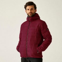 Kurtka z kapturem Regatta Helfa. Czerwone kurtki męskie Regatta, m, bez wzorów, z poliesteru, trekkingowe. Za 119.99 zł.