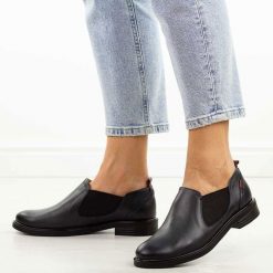 Granatowe skórzane Polskie półbuty damskie Gregors 1156. Niebieskie półbuty damskie GREGORS, na wiosnę, bez wzorów, z jeansu, biznesowe, z okrągłym noskiem, bez obcasa, na płaskiej podeszwie, bez zapięcia. Za 379.00 zł.