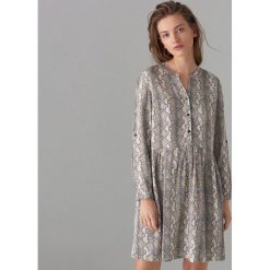 Sukienka z wężowym wzorem - Beżowy. Sukienki damskie marki Mohito. Za 149.99 zł.
