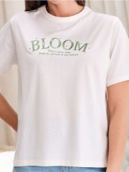 Koszulka z haftowanym napisem - kremowy. Białe t-shirty damskie Sinsay, l, bez wzorów, bez kołnierzyka. W wyprzedaży za 17.99 zł.