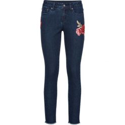 Dżinsy z naszywkami bonprix niebieski "stone". Jeansy damskie marki bonprix. Za 59.99 zł.
