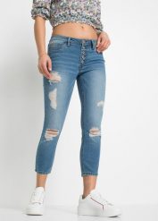 Krótsze dżinsy z ozdobnymi przetarciami. Niebieskie jeansy damskie bonprix. Za 119.99 zł.