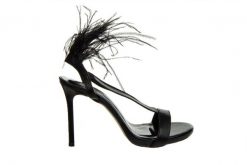 Sandały Bayla-159 4661 076-P Czarny Lico 159147, Skóra naturalna - 38. Czarne sandały damskie Bayla, bez wzorów, z materiału, bez obcasa, na platformie, bez zapięcia. W wyprzedaży za 224.10 zł.