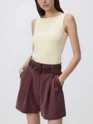 Szorty z plecionym paskiem - brązowy. Brązowe szorty damskie Reserved, l, bez wzorów, z tkaniny. Za 129.99 zł.