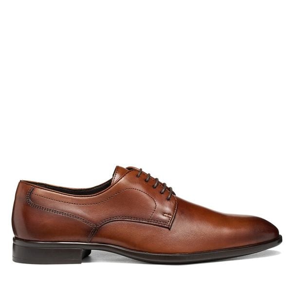 Półbuty Geox. Brązowe eleganckie półbuty Geox, wizytowe, bez zapięcia. Za 510.99 zł.