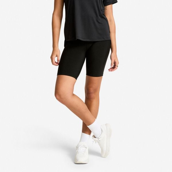 Krótkie legginsy damskie Domyos Basic. Czarne legginsy damskie Decathlon, s, bez wzorów, z elastanu, krótkie, na fitness i siłownię. Za 29.99 zł.