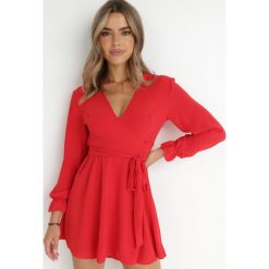 Czerwona Sukienka Dyninca. Czerwone sukienki dla dziewczynek Born2be, bez wzorów, z materiału, eleganckie, bez ramiączek, długie. Za 79.99 zł.