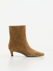 Botki z owczej skóry - beżowy. Brązowe botki damskie Reserved, ze skóry, bez obcasa, bez zapięcia. Za 279.99 zł.
