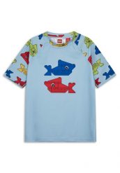 Koszulka Kąpielowa krótki rękaw Chłopięca LEGO Aiko303 Niebieska. Niebieskie t-shirty dla chłopców LEGO, bez wzorów, z dzianiny, bez ramiączek. Za 111.99 zł.