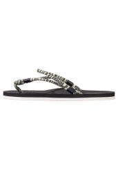 Japonki damskie Beco | Czarny/biały. Czarne klapki damskie Beco, bez wzorów, z materiału, eleganckie, bez obcasa. Za 222.99 zł.