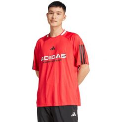 Koszulka męska adidas House of Tiro Nations Pack. Czerwone koszulki sportowe męskie Adidas, l, bez wzorów, z materiału, bez kołnierzyka, bez ramiączek, na fitness i siłownię. Za 120.99 zł.