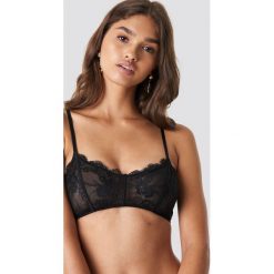 NA-KD Lingerie Koronkowy biustonosz Delicate - Black. Czarne biustonosze NA-KD Lingerie, z haftami, z koronki. Za 52.95 zł.