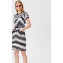 Dzianinowa sukienka w paski - Wielobarwny. Sukienki damskie marki Sinsay. Za 59.99 zł.