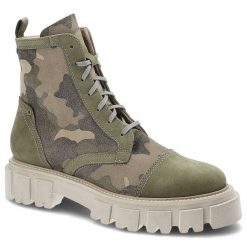Botki damskie Simen, naturalna skóra zamszowa i materiał tekstylny z wysoką cholewką o militarnej stylistyce, moro/zielen bez, 5058A. Zielone kozaki damskie Simen, z materiału, przed kolano, bez obcasa. Za 379.00 zł.