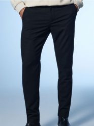 Spodnie chino slim w kratę - czarny. Czarne spodnie materiałowe męskie Sinsay, bez wzorów. Za 79.99 zł.