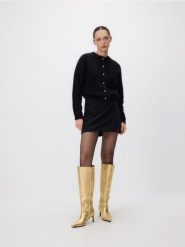 Spódnica z ozdobnym paskiem - czarny. Czarne spódnice damskie Reserved, l, bez wzorów, z tkaniny, trapezowe. Za 139.99 zł.