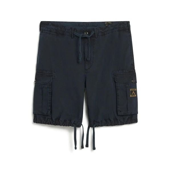 Lekkie szorty Superdry Parachute. Niebieskie szorty męskie Superdry., bez wzorów, z materiału, klasyczne. Za 318.95 zł.