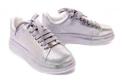 GOE JJ2N4048 srebrny, sneakersy damskie. Szare półbuty damskie GOE, bez wzorów, bez obcasa, bez zapięcia. Za 242.94 zł.