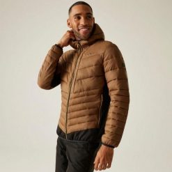 Kurtka z kapturem Regatta Leedre. Brązowe kurtki męskie Regatta, l, bez wzorów, z materiału, eleganckie, z kapturem. Za 143.99 zł.