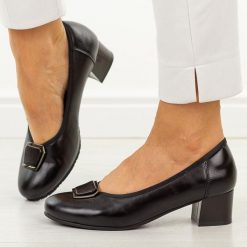 Czarne skórzane czółenka damskie Cambell 19413. Czarne czółenka damskie Cambell, bez wzorów, ze skóry, eleganckie, z okrągłym noskiem, bez obcasa, na obcasie, bez zapięcia. Za 219.00 zł.