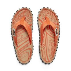 Japonki GUMBIES ISLANDER FLIP-FLOPS UNISEX. Brązowe klapki damskie Gumbies, bez wzorów, bez obcasa. Za 89.99 zł.