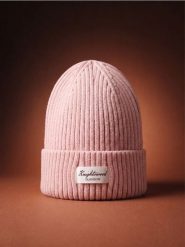Czapka beanie z wiskozą - różowy. Czerwone czapki i kapelusze damskie Sinsay, bez wzorów, z wiskozy. Za 15.99 zł.