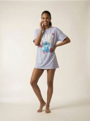 Bawełniana koszula nocna z nadrukiem Stitch - błękitny. Niebieskie koszule nocne damskie Sinsay, l, bez wzorów, z bawełny. Za 39.99 zł.