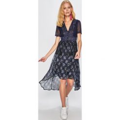 Desigual - Sukienka. Niebieskie sukienki damskie Desigual, na co dzień, bez wzorów, z materiału, casualowe, z asymetrycznym kołnierzem, bez ramiączek, mini, asymetryczne. W wyprzedaży za 269.90 zł.