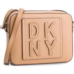 Torebka DKNY - Tilly Stk R84EQ974 Latte LAT. Listonoszki damskie marki DKNY. Za 639.00 zł.