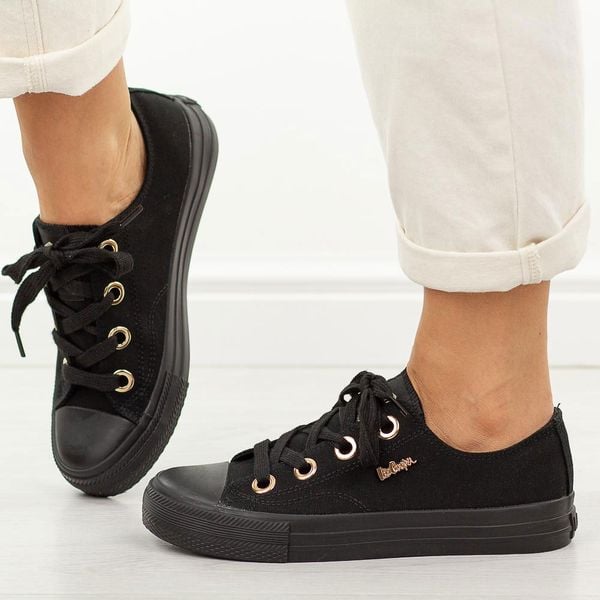 Czarne trampki damskie Lee Cooper 4069. Czarne obuwie sportowe damskie Lee Cooper, bez wzorów, z gumy, trekkingowe. Za 159.00 zł.