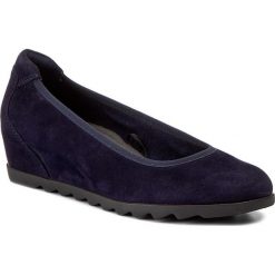 Półbuty TAMARIS - 1-22424-29 Navy Suede 807. Niebieskie półbuty damskie Tamaris, ze skóry. W wyprzedaży za 199.00 zł.