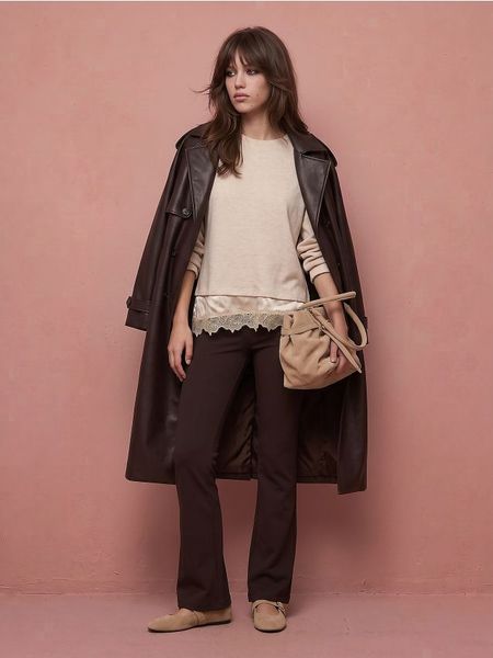 Spodnie cropped flare - brązowy. Brązowe spodnie materiałowe damskie Sinsay, l, bez wzorów. Za 39.99 zł.