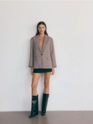 Marynarka oversize z dodatkiem wiskozy - wielobarwny. Żakiety damskie Reserved, l, bez wzorów, z tkaniny. W wyprzedaży za 199.99 zł.